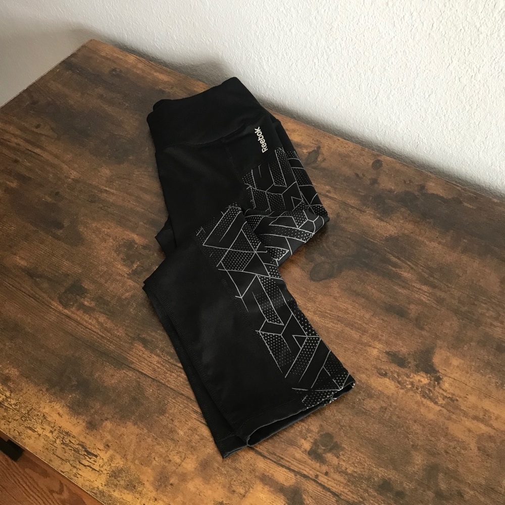 Reebok Black Capri Leggings w Geometric Pattern